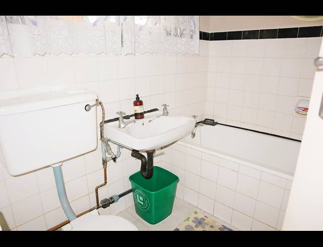 2 BEDROOM APARTMENT FOR SALE IN MALVERN